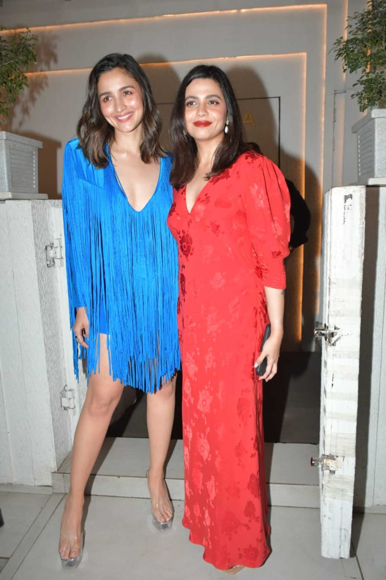Alia was with her elder sister Shaheen Bhatt. They looked lovely together as they posed for the paparazzi